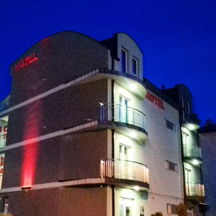 Hotel Victoria Lukavica Exterior photo