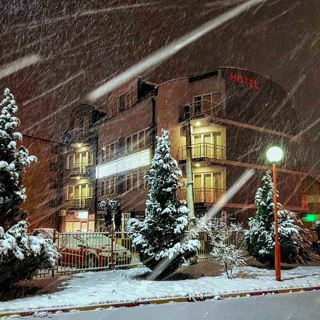 Hotel Victoria Lukavica Exterior photo